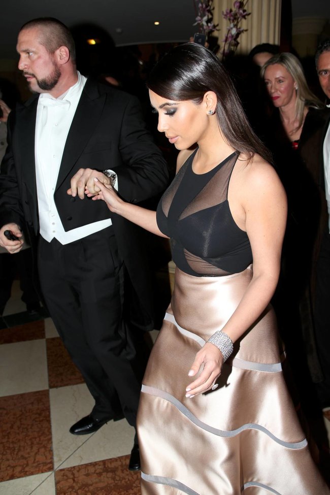 Ким Кардашьян на «58 Wiener Opernball» в Вене: kim-kardashian-19_Starbeat.ru