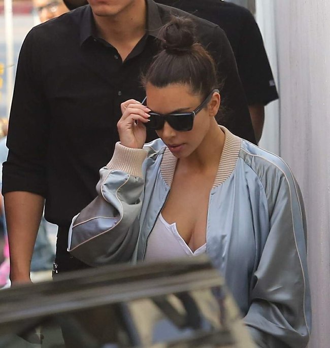 Ким Кардашьян и её огромная мастерка в Калабасасе (Калифорния): kim-kardashian-6_Starbeat.ru