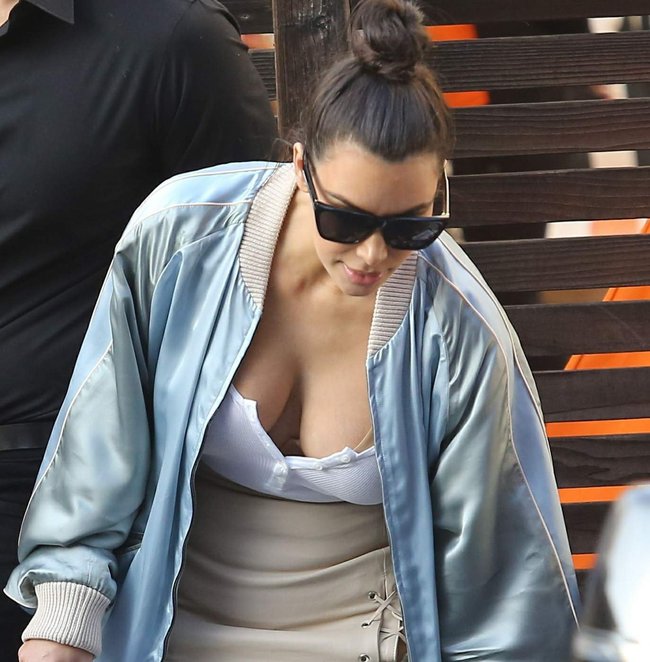 Ким Кардашьян и её огромная мастерка в Калабасасе (Калифорния): kim-kardashian-8_Starbeat.ru
