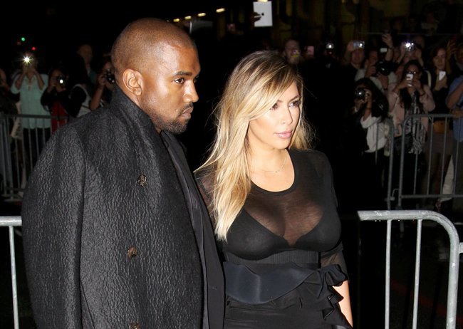 Ким Кардашьян и Канье Уэст на модном показе «Givenchy 2014» в Париже: kim-kardashian-16_Starbeat.ru