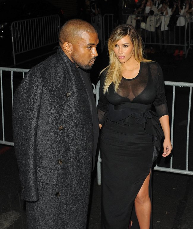 Ким Кардашьян и Канье Уэст на модном показе «Givenchy 2014» в Париже: kim-kardashian-18_Starbeat.ru