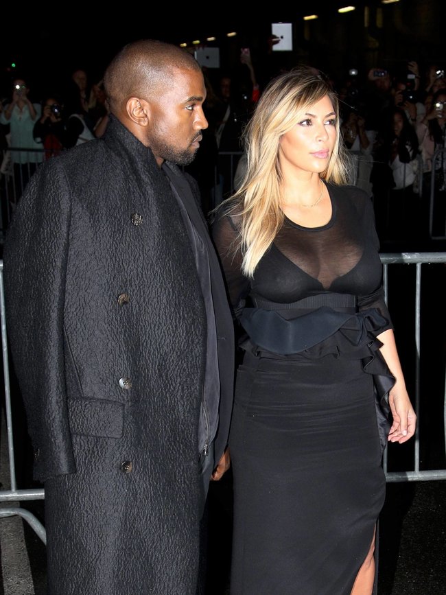 Ким Кардашьян и Канье Уэст на модном показе «Givenchy 2014» в Париже: kim-kardashian-20_Starbeat.ru