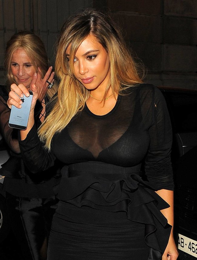 Ким Кардашьян и Канье Уэст на модном показе «Givenchy 2014» в Париже: kim-kardashian-23_Starbeat.ru