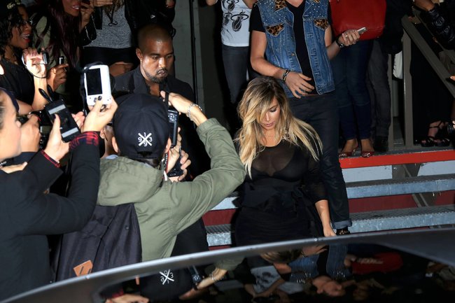 Ким Кардашьян и Канье Уэст на модном показе «Givenchy 2014» в Париже: kim-kardashian-2_Starbeat.ru