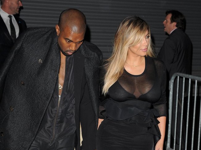 Ким Кардашьян и Канье Уэст на модном показе «Givenchy 2014» в Париже: kim-kardashian-30_Starbeat.ru