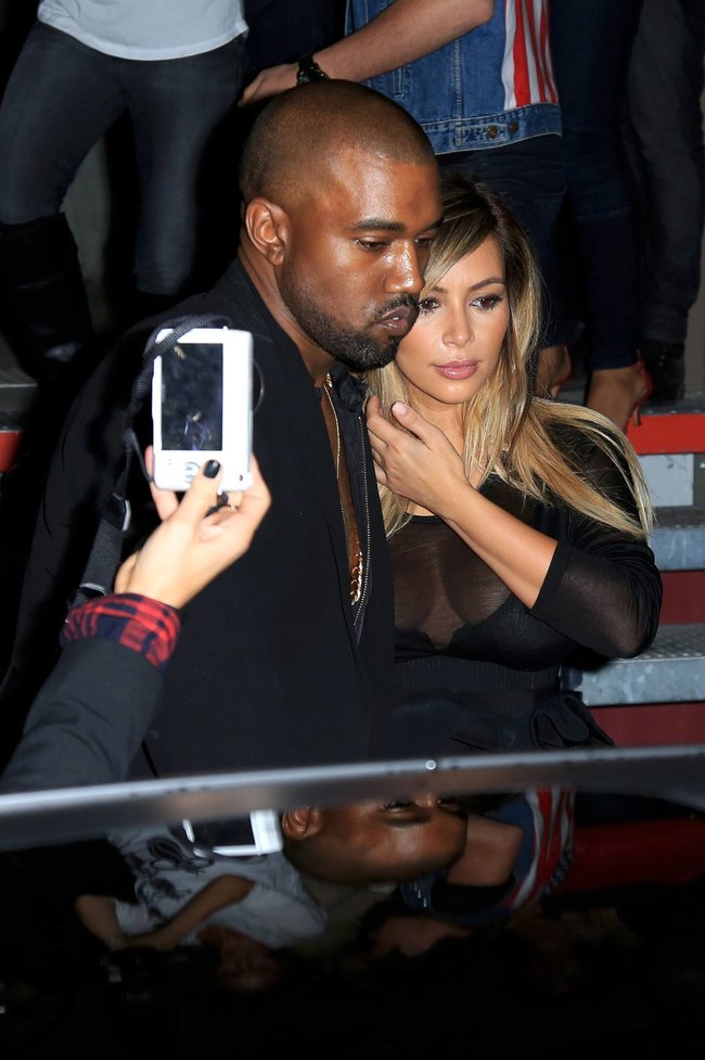 Ким Кардашьян и Канье Уэст на модном показе «Givenchy 2014» в Париже: kim-kardashian-3_Starbeat.ru