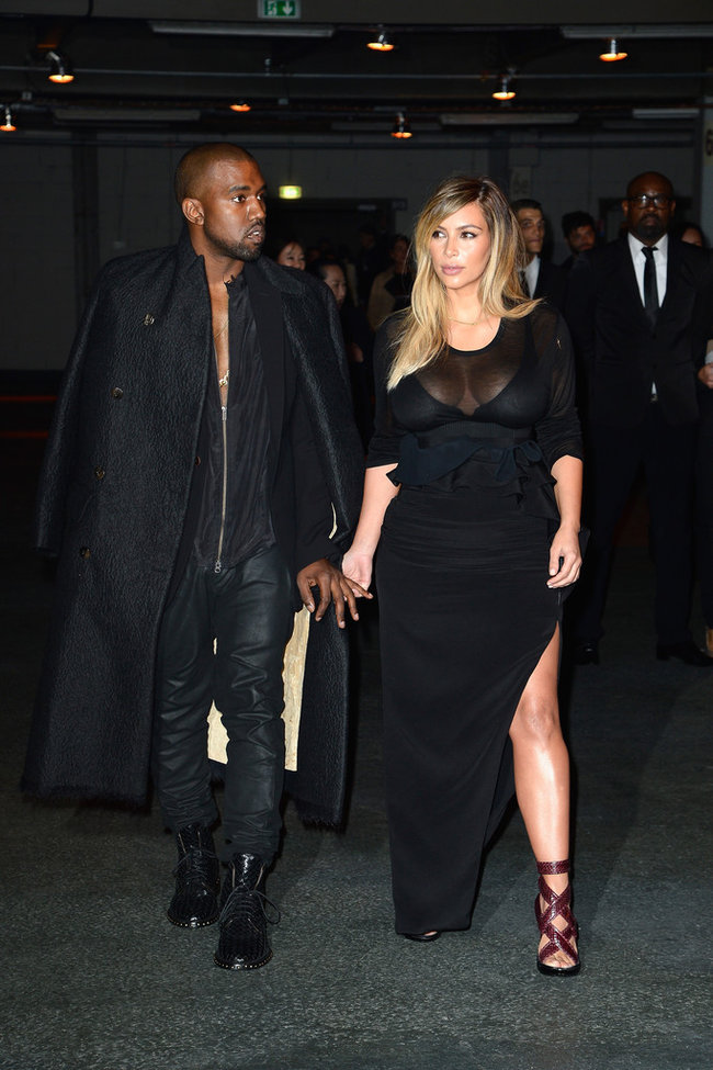 Ким Кардашьян и Канье Уэст на модном показе «Givenchy 2014» в Париже: kim-kardashian-fashion-show-2013-in-paris--03_Starbeat.ru
