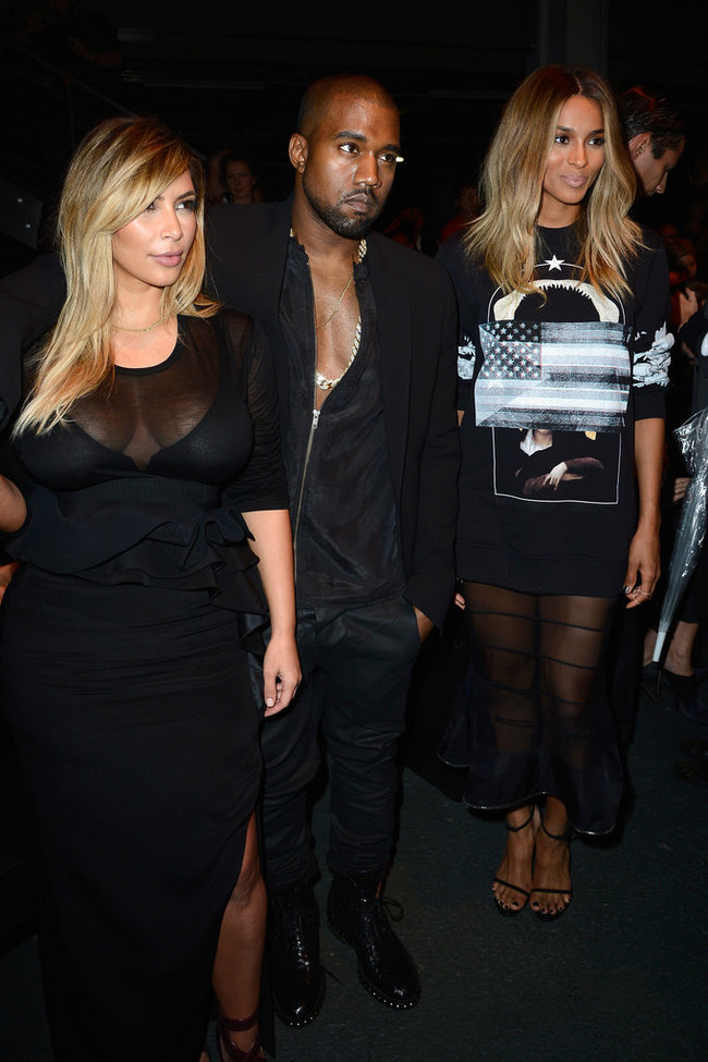Ким Кардашьян и Канье Уэст на модном показе «Givenchy 2014» в Париже: kim-kardashian-fashion-show-2013-in-paris--05_Starbeat.ru