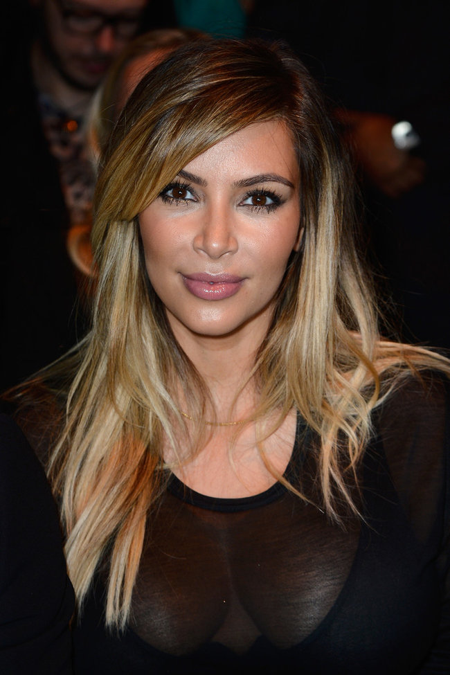 Ким Кардашьян и Канье Уэст на модном показе «Givenchy 2014» в Париже: kim-kardashian-fashion-show-2013-in-paris--09_Starbeat.ru