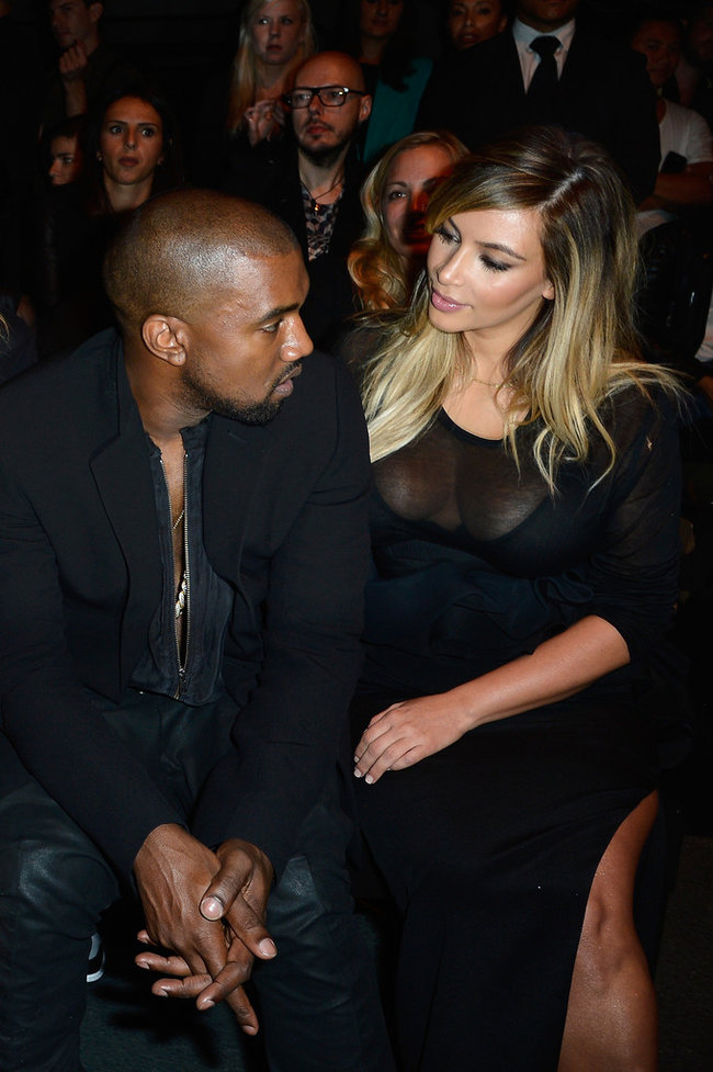 Ким Кардашьян и Канье Уэст на модном показе «Givenchy 2014» в Париже: kim-kardashian-fashion-show-2013-in-paris--12_Starbeat.ru