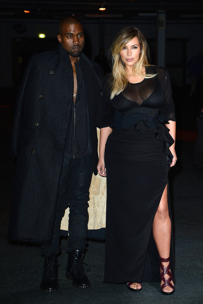 Ким Кардашьян и Канье Уэст на модном показе «Givenchy 2014» в Париже: kim-kardashian-fashion-show-2013-in-paris--13_Starbeat.ru