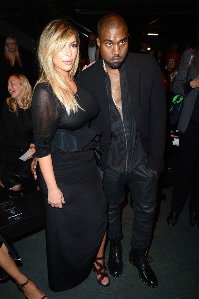 Ким Кардашьян и Канье Уэст на модном показе «Givenchy 2014» в Париже: kim-kardashian-fashion-show-2013-in-paris--16_Starbeat.ru