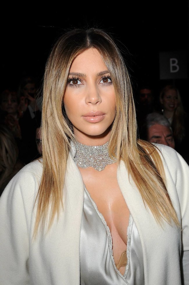 Ким Кардашьян на модном показе «Stephane Rolland» в Париже: kim-kardashian-53_Starbeat.ru