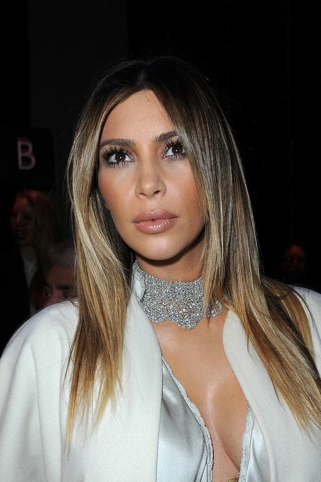 Ким Кардашьян на модном показе «Stephane Rolland» в Париже: kim-kardashian-63_Starbeat.ru