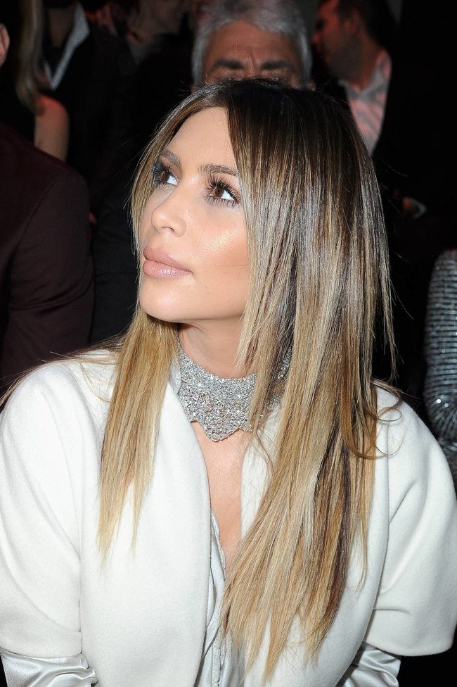 Ким Кардашьян на модном показе «Stephane Rolland» в Париже: kim-kardashian-82_Starbeat.ru
