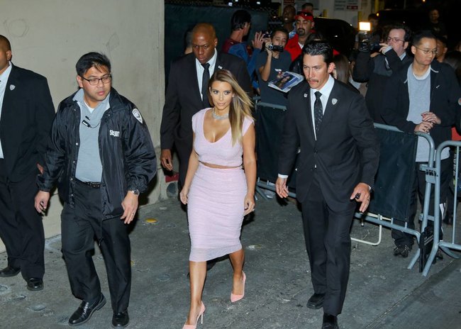 Ким Кардашьян на шоу Джимми Фэллона в Голливуде: kim-kardashian-114_Starbeat.ru
