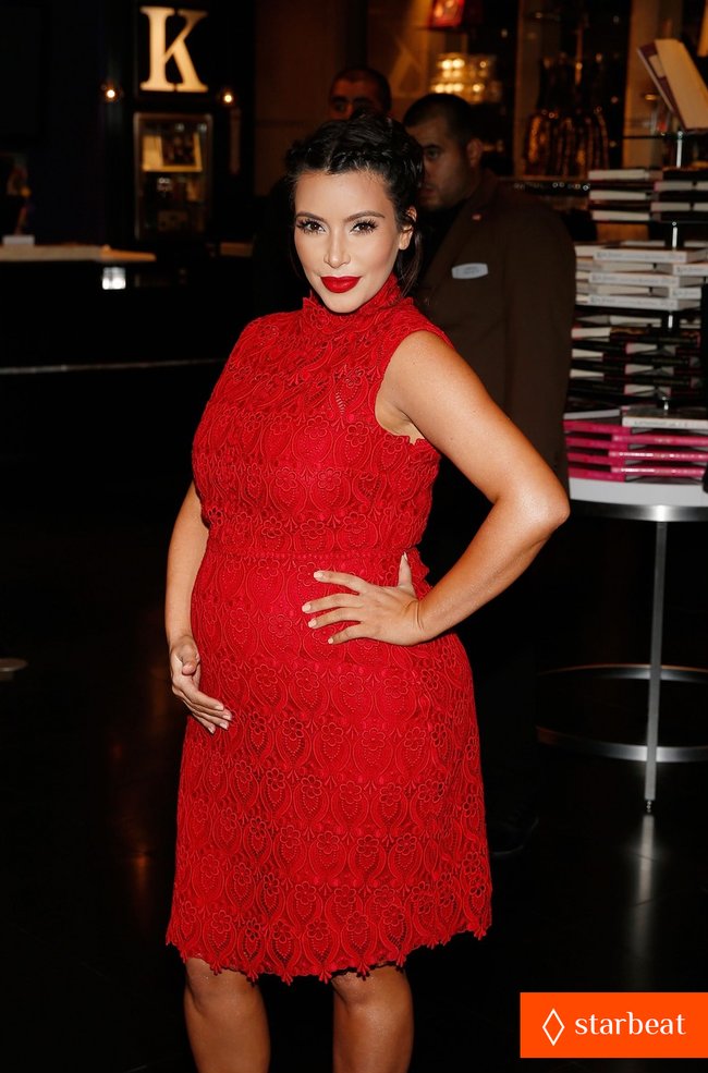 Ким Кардашьян представила свой новый аромат «Glam»: pregnant-kim-kardashian-glam-perfume-promotion-in-las-vegas-06_Starbeat.ru