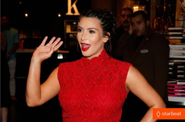 Ким Кардашьян представила свой новый аромат «Glam»: pregnant-kim-kardashian-glam-perfume-promotion-in-las-vegas-08_Starbeat.ru