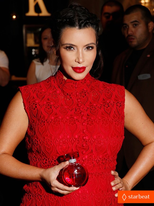 Ким Кардашьян представила свой новый аромат «Glam»: pregnant-kim-kardashian-glam-perfume-promotion-in-las-vegas-15_Starbeat.ru