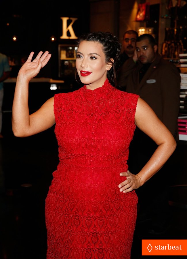 Ким Кардашьян представила свой новый аромат «Glam»: pregnant-kim-kardashian-glam-perfume-promotion-in-las-vegas-25_Starbeat.ru
