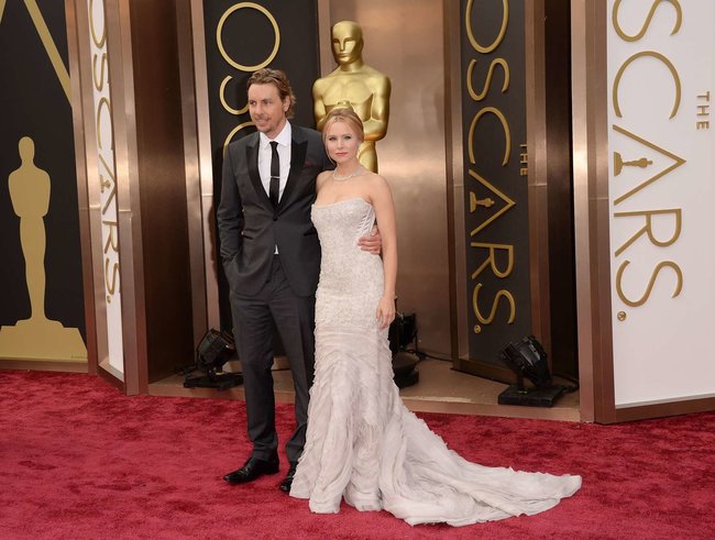 Кристен Белл прошлась по красной дорожке «Оскара 2014»: oscar-2014-kristen-bell--02_Starbeat.ru