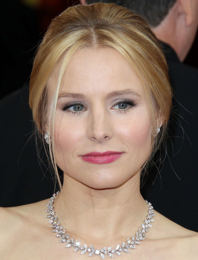 Кристен Белл прошлась по красной дорожке «Оскара 2014»: oscar-2014-kristen-bell--03_Starbeat.ru