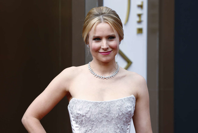 Кристен Белл прошлась по красной дорожке «Оскара 2014»: oscar-2014-kristen-bell--06_Starbeat.ru