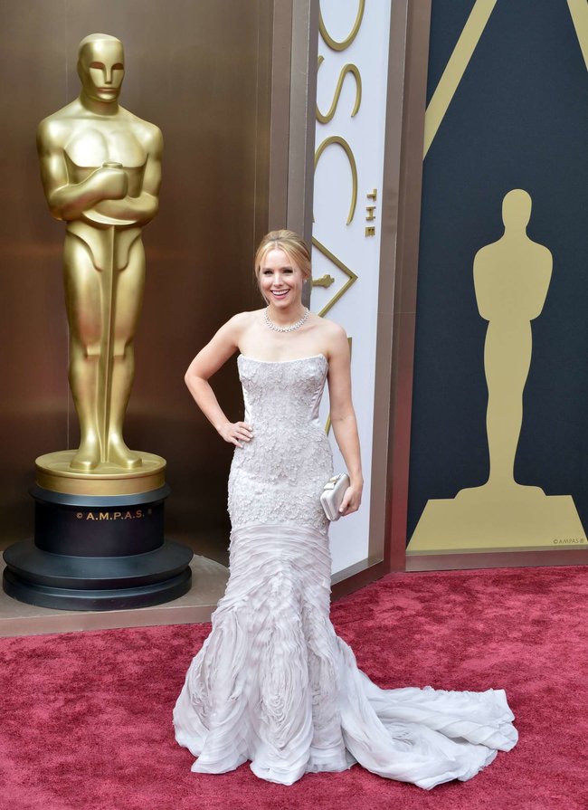 Кристен Белл прошлась по красной дорожке «Оскара 2014»: oscar-2014-kristen-bell--07_Starbeat.ru