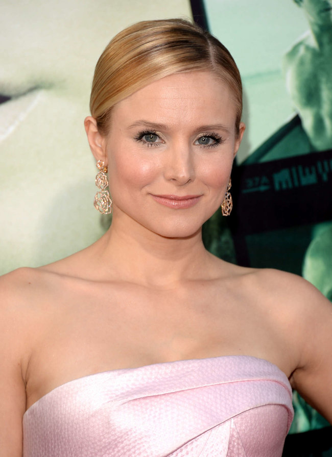 Кристен Белл на премьере фильма «Вероника Марс» в Голливуде: kristen-bell-veronica-mars-premiere--08_Starbeat.ru
