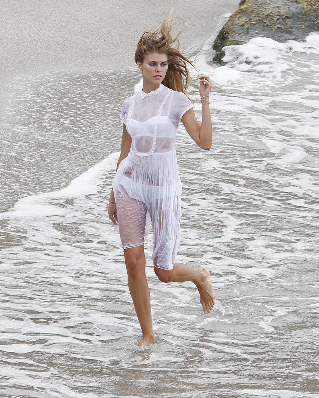 Бикини-фотосессия Марины Линчук на острове Сен-Бартелеми: maryna-linchuk-12_Starbeat.ru