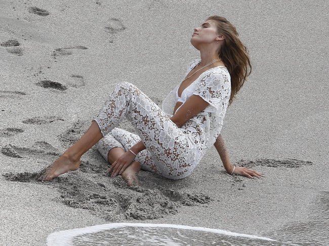 Бикини-фотосессия Марины Линчук на острове Сен-Бартелеми: maryna-linchuk-26_Starbeat.ru