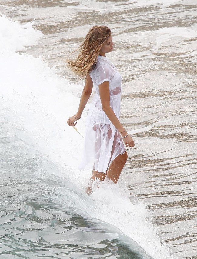 Бикини-фотосессия Марины Линчук на острове Сен-Бартелеми: maryna-linchuk-9_Starbeat.ru