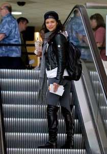 Мишель Родригес в аэропорту Лос-Анджелеса: michelle-rodriguez-in-spandex--01_Starbeat.ru