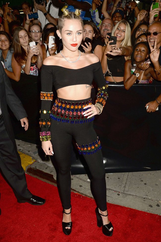 «MTV Video Music Awards 2013» в Бруклине: скандальное выступление Майли Сайрус: miley-cyrus-pictures-hot-vma-2013-mtv-performance--41_Starbeat.ru