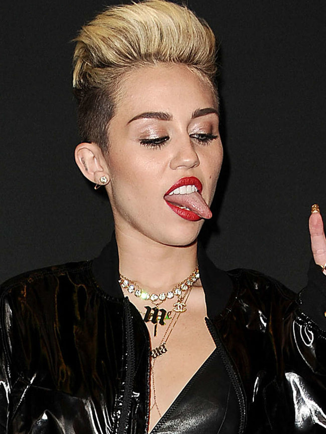 Майли Сайрус на вечеринке «Myspace» в Лос-Анджелесе: miley-cyrus-at-myspace-launch-event-in-la-adds-09_Starbeat.ru