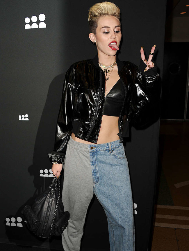 Майли Сайрус на вечеринке «Myspace» в Лос-Анджелесе: miley-cyrus-at-myspace-launch-event-in-la-adds-10_Starbeat.ru
