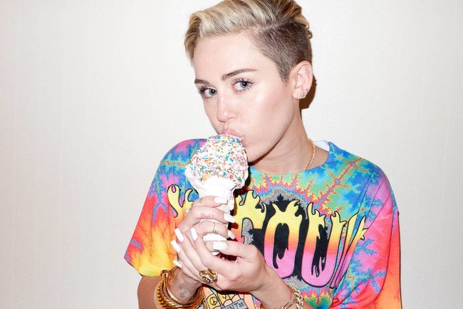 Увеличить фото miley-cyrus-24_Starbeat.ru Майли Сайрус практически разделась перед объективом Терри Ричардсона: miley-cyrus-24_Starbeat.ru