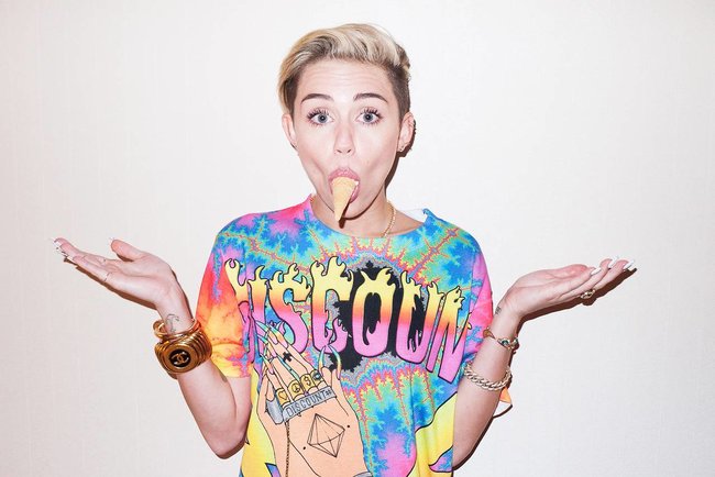 Увеличить фото miley-cyrus-25_Starbeat.ru Майли Сайрус практически разделась перед объективом Терри Ричардсона: miley-cyrus-25_Starbeat.ru