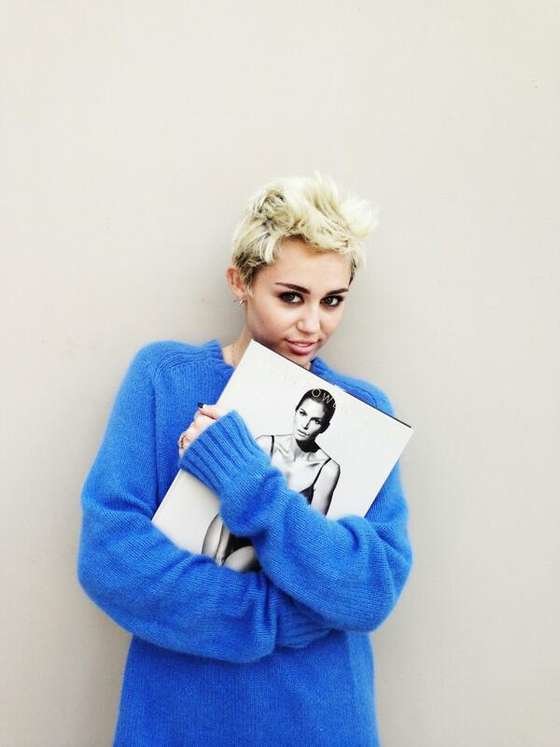 Майли Сайрус: певица продемонстрировала свою обнаженную грудь (фотограф: Brian Bowen Smith): miley-cyrus-brian-bowen-smith-photoshoot--18_Starbeat.ru