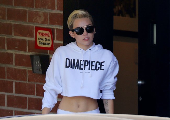 Сногсшибательная фигура Майли Сайрус: съемки клипа «We Can’t Stop»: miley-cyrus-17_Starbeat.ru