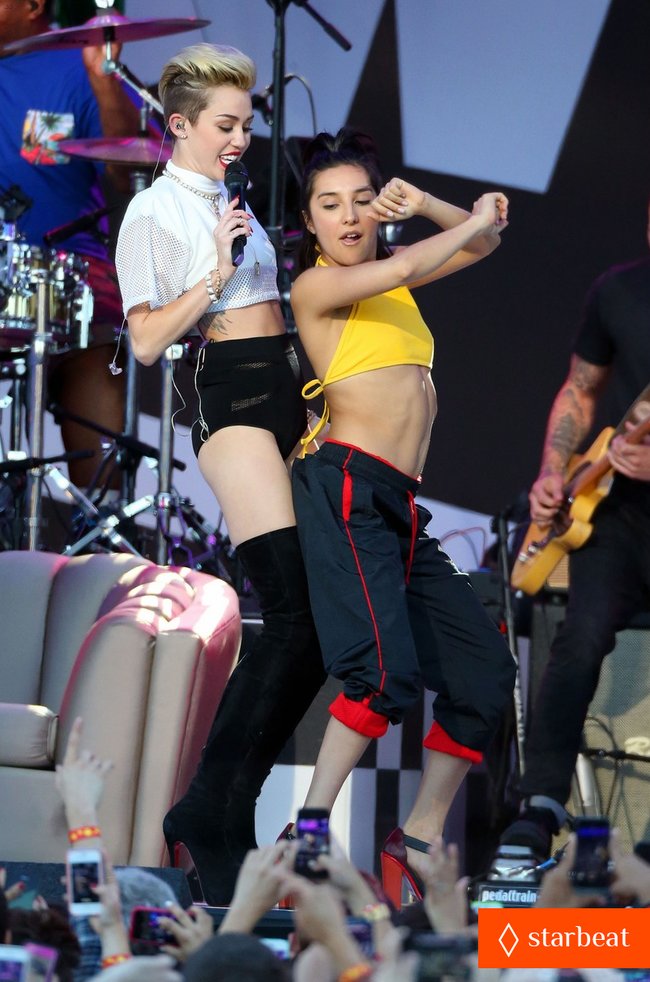 Увеличить фото miley-cyrus-jimmy-kimmel-live-performance-watch-now-01_Starbeat.ru Майли Сайрус: выступление на шоу «Jimmy Kimmel Live»: miley-cyrus-jimmy-kimmel-live-performance-watch-now-01_Starbeat.ru