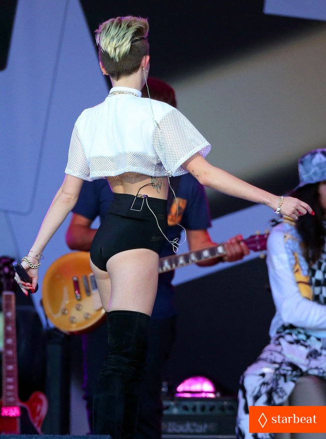 Увеличить фото miley-cyrus-jimmy-kimmel-live-performance-watch-now-13_Starbeat.ru Майли Сайрус: выступление на шоу «Jimmy Kimmel Live»: miley-cyrus-jimmy-kimmel-live-performance-watch-now-13_Starbeat.ru