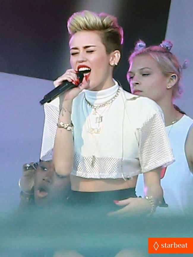 Увеличить фото miley-cyrus-jimmy-kimmel-live-performance-watch-now-19_Starbeat.ru Майли Сайрус: выступление на шоу «Jimmy Kimmel Live»: miley-cyrus-jimmy-kimmel-live-performance-watch-now-19_Starbeat.ru
