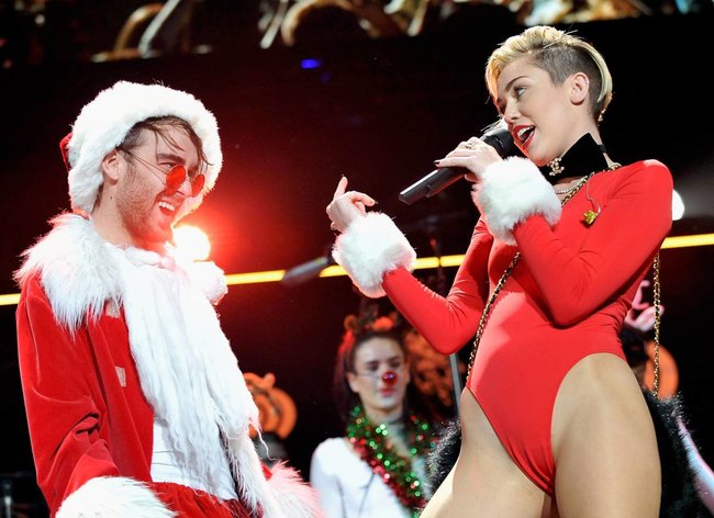 Майли Сайрус выступила в Атланте на концерте «Power 96.1 Jingle Ball 2013»: miley-cyrus-181_Starbeat.ru