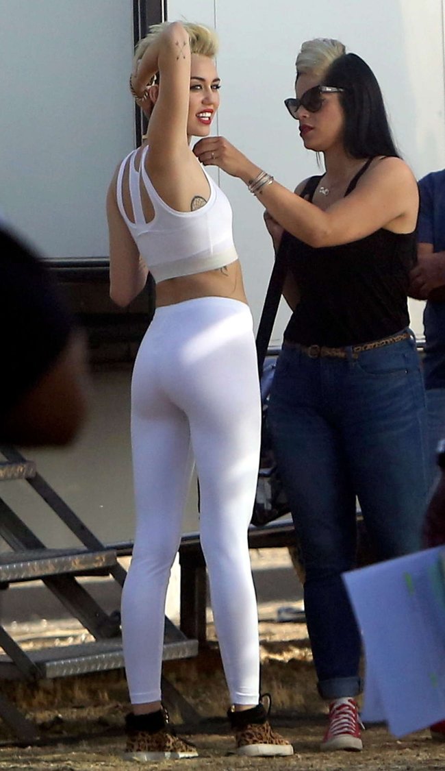 Сногсшибательная фигура Майли Сайрус: съемки клипа «We Can’t Stop»: miley-cyrus---we-cant-stop-music-video-set-in-los-angeles-17-e1370248751848_Starbeat.ru