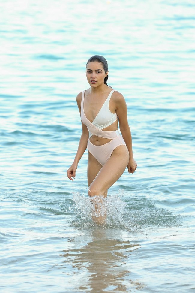 Оливия Калпо наглоталась солёной воды в Мексике (Кабо-Сан-Лукас): olivia-culpo-4_Starbeat.ru