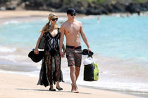Пэрис Хилтон и Ривер Виипери на отдыхе в Мауи (Гавайи): paris-hilton-and-river-viiperi-on-vacation-in-maui--01_Starbeat.ru
