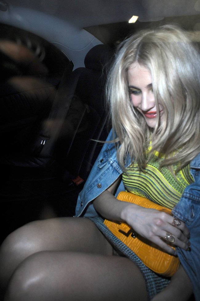 Пикси Лотт: в объективах папарацци в Лондоне: pixie-lott-83_Starbeat.ru