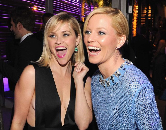 Риз Уизерспун на красной дорожке вечера журнала «Vanity Fair»: reese-witherspoon-oscars-2014---vanity-fair-party--15_Starbeat.ru