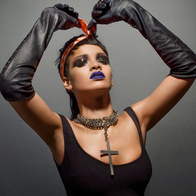 Фотосессия Рианны для «032c Magazine» (зима 2013/2014): rihanna-032c-magazine--03_Starbeat.ru